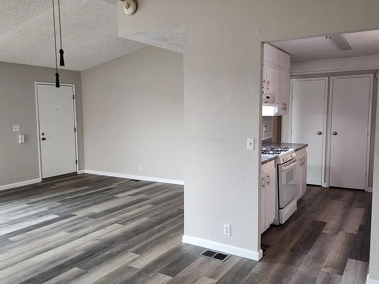 10776 Cherry Hills Dr — Photo 5