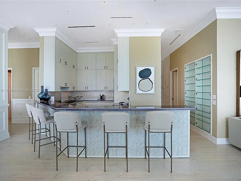 4401 Collins Ave #PH SOUTH — Photo 29