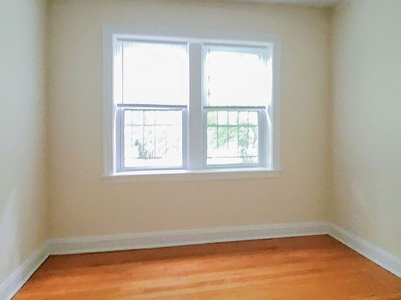 3rd image of 4923 1/2 N Hermitage Ave #G