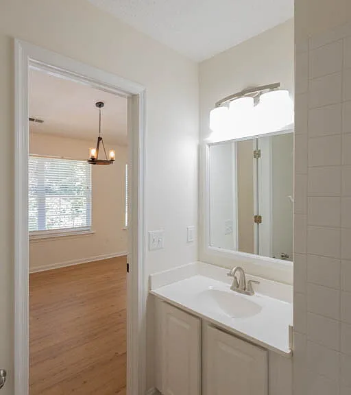 405 Lakeview Ct — Photo 20