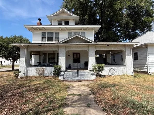 416 W 3rd St, Coffeyville, KS 67337