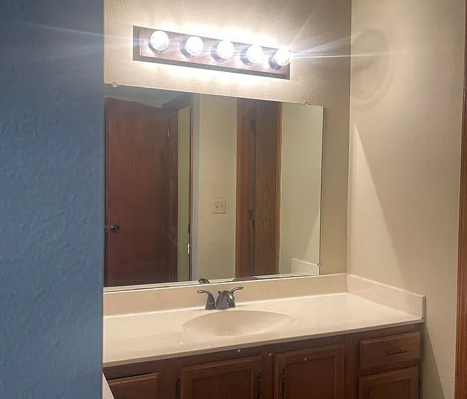 712 SW 36th Street Ter — Photo 8