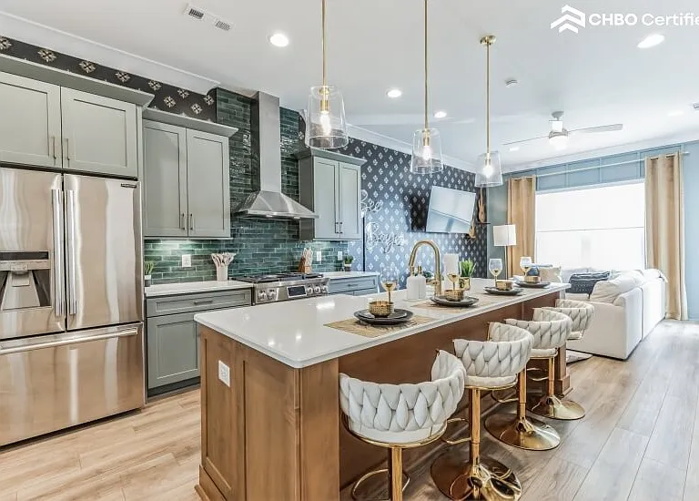 121 Neill Ave — Photo 4