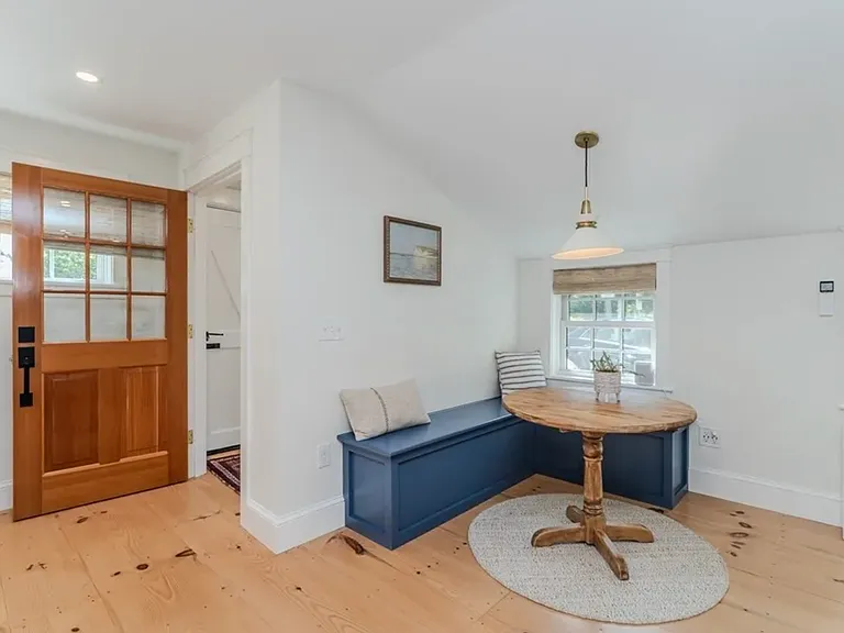 14 Sugarloaf St — Photo 8