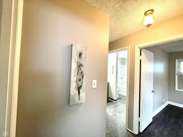 110 N Tyrone Dr — Photo 12