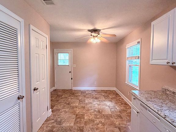 4th image of 4431 Donegal Cir
