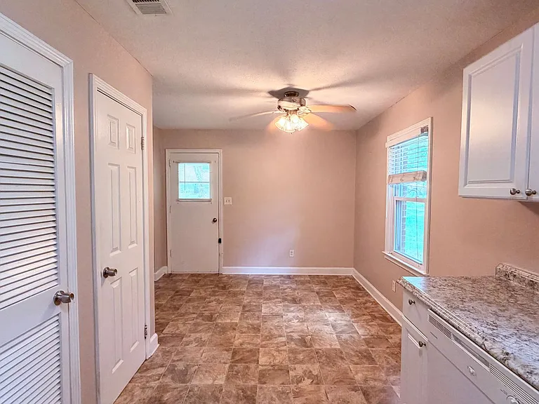 4431 Donegal Cir — Photo 4