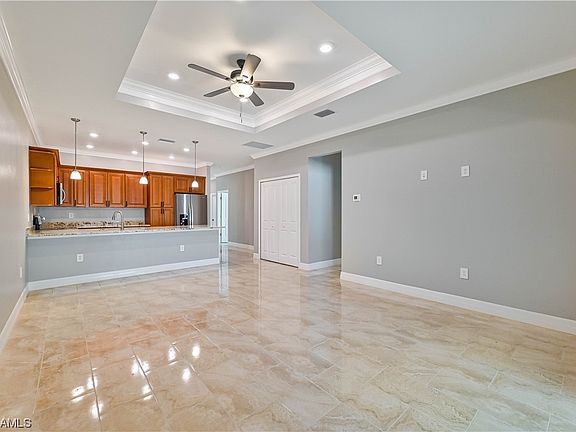 5th image of 3918 Desoto Ave
