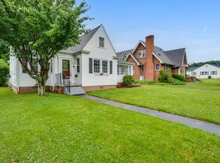 690 Truxton Dr, Kingsport, TN 37660