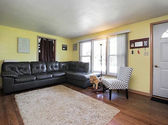 2nd image of 1358 Theresa Ln