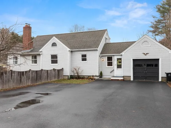 685 Bay Rd, South Hamilton, MA 01982