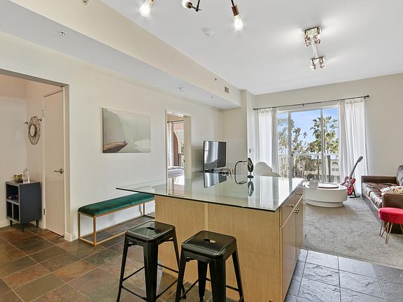 4th image of 488 E Ocean Blvd Unit 612