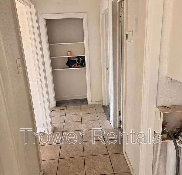 923 Patton Dr — Photo 8