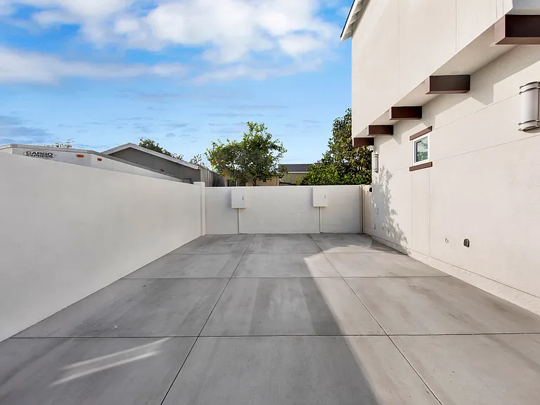 2354 E Poppy St — Photo 22