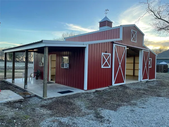 407 E Saunders St, Trenton, TX 75490