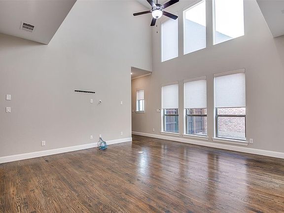 4th image of 3909 Wellesley Ave