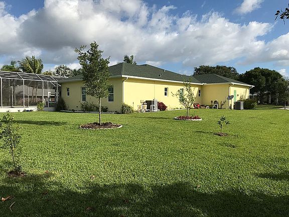 3rd image of 2032 SE Allamanda Dr