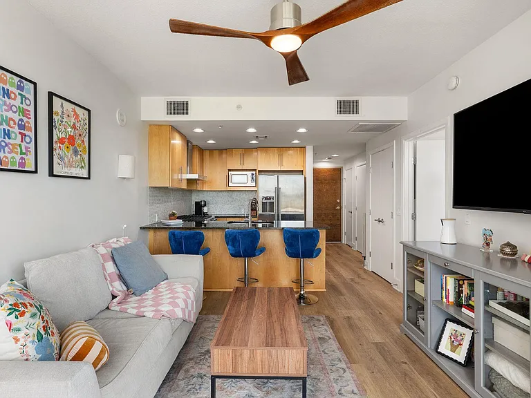300 Bowie St #1006 — Photo 4