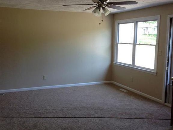 3rd image of 7692 Charlton Cir