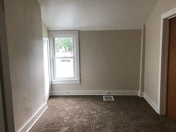 4th image of 709 Ann St