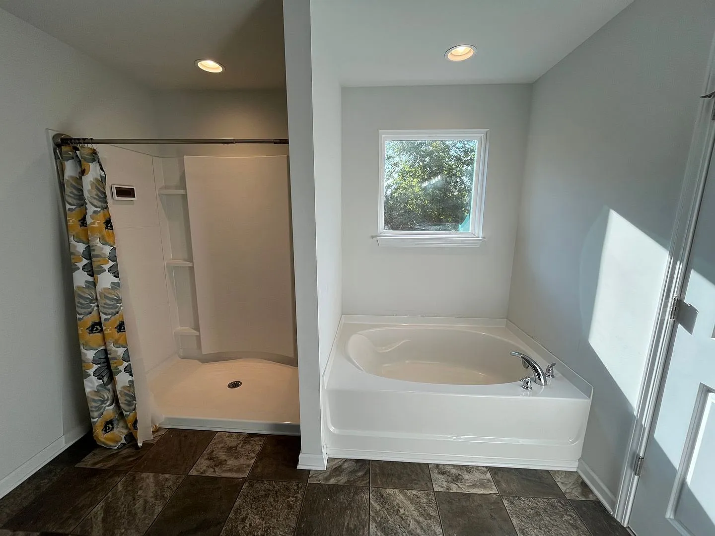Beautiful 4-Bedroom Home in Leland! — Photo 3