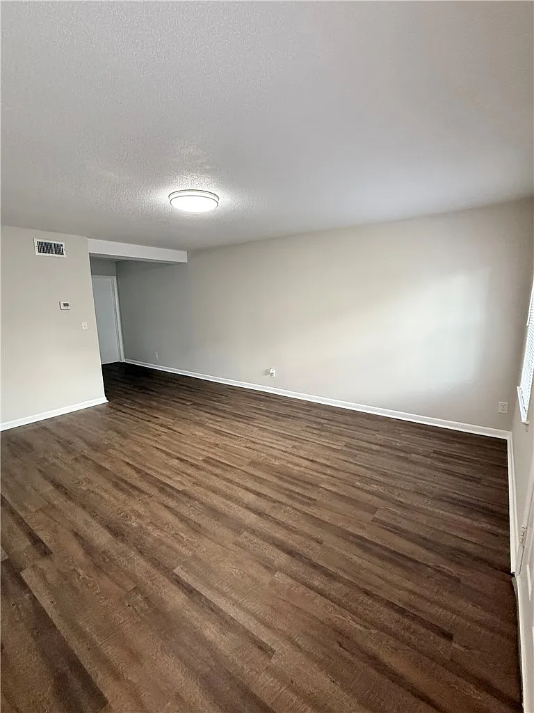 Building Photo - 511 Beville St #2