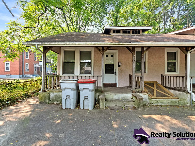 733 E Cherry St — Photo 14