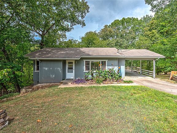 2nd image of 18 Bolton Ln