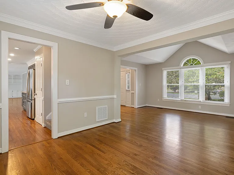501 Asbury Ct — Photo 8