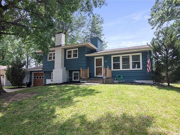 2nd image of 414 Monterey Ave