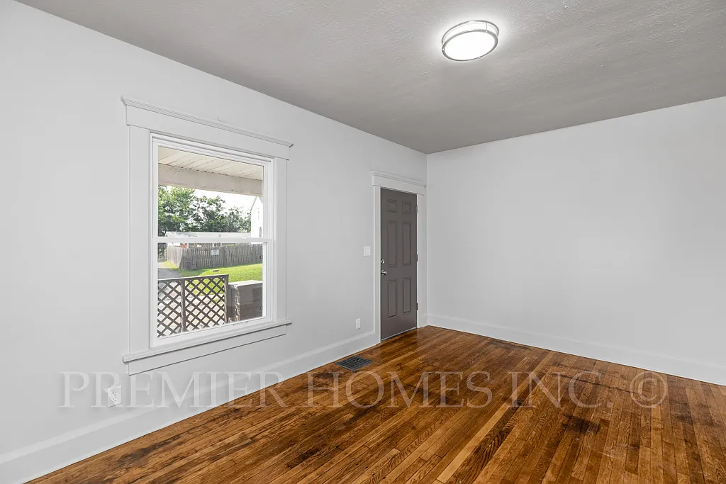 3 bed, 1292 sqft, $1,395 — Photo 4
