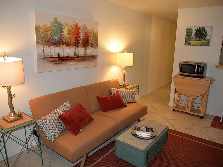 228 1/2 12th St SE #BASEMENT — Photo 1