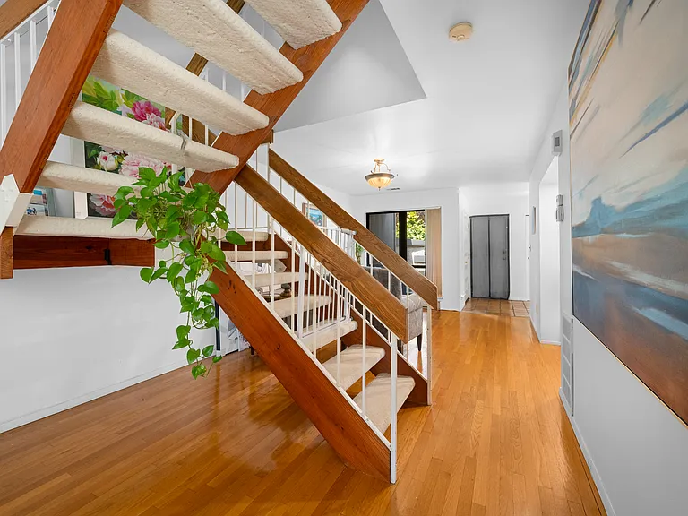 110 Estate Dr — Photo 4