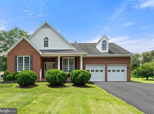 7054 Lakeview Dr, Warrenton, VA 20187