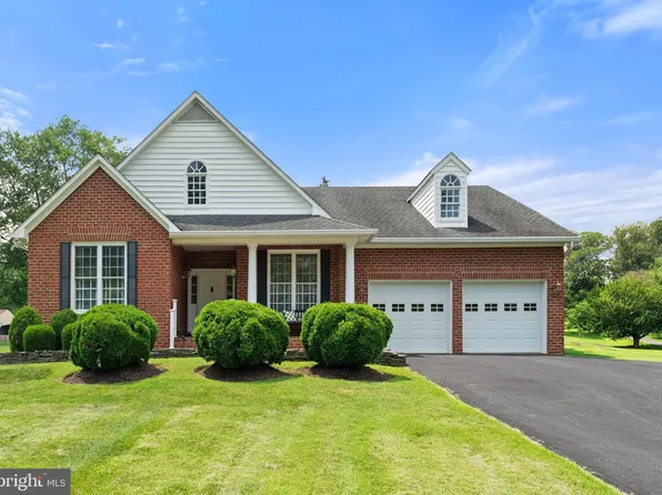 7054 Lakeview Dr, Warrenton, VA 20187