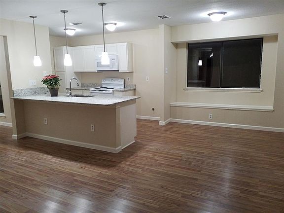 3rd image of 6427 Royal Cedar Dr