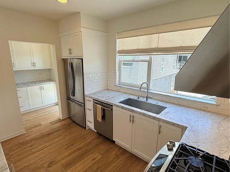 1527 Sullivan Ave — Photo 17