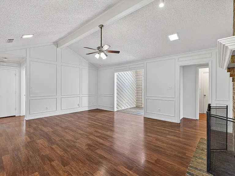 2403 Ridgevalley Dr — Photo 9