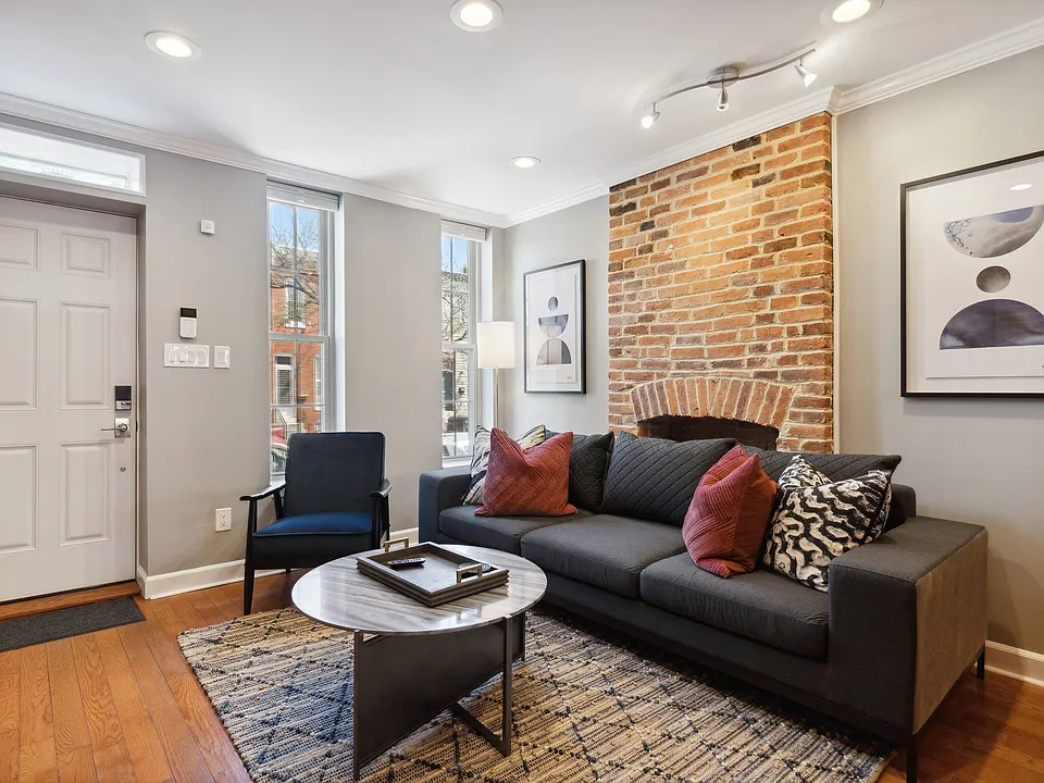 1139 W Cross St #WASHINGTON-VILLAGE