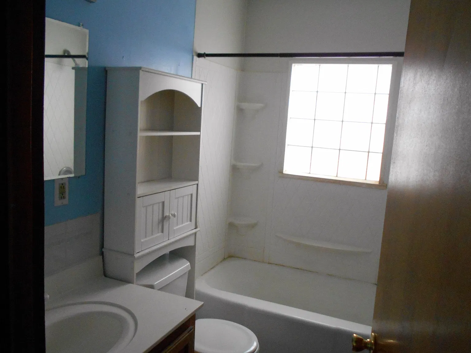 3 bed, $1,100 — Photo 4