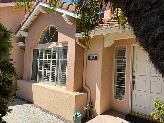 2 bed, 2.5 bath, 1411 sqft, $4,700 — Photo 3