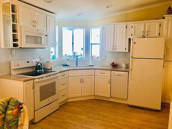 3rd image of 25990 Walnut Ct