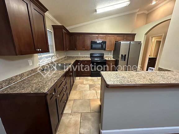 4th image of 7907 Albania Ave
