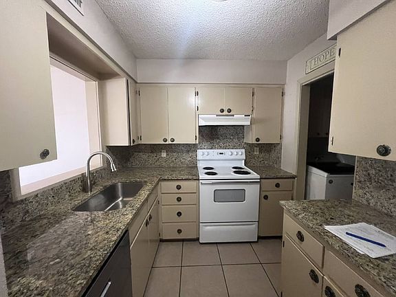 3rd image of 960 Canyon Dr