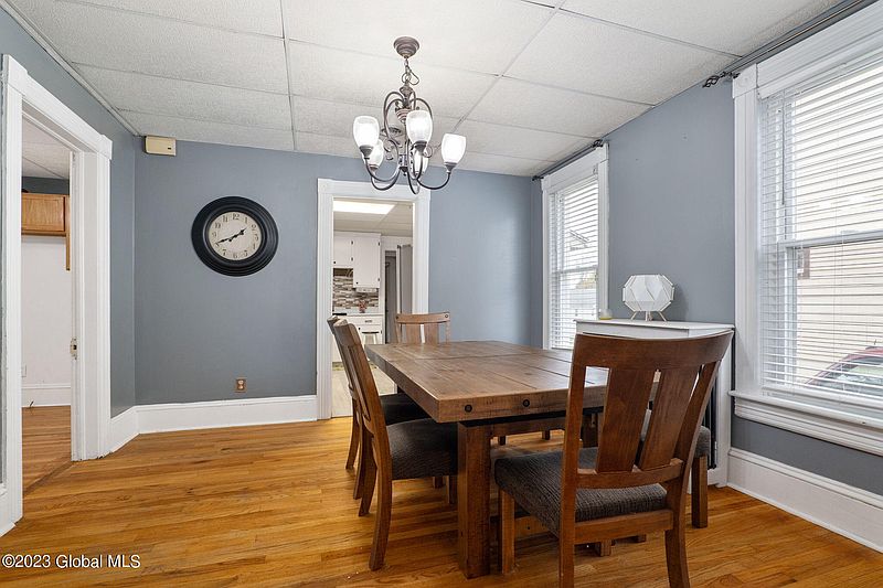 5th image of 210 Fon Clair Street