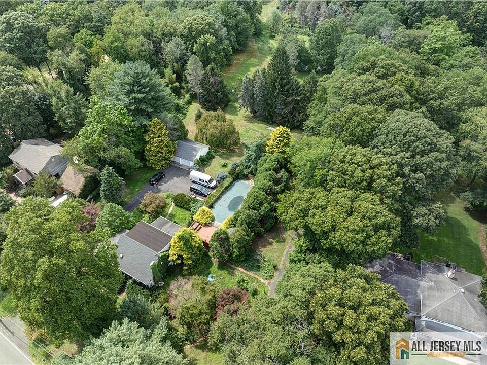 1st image of 52 Cottrell Rd