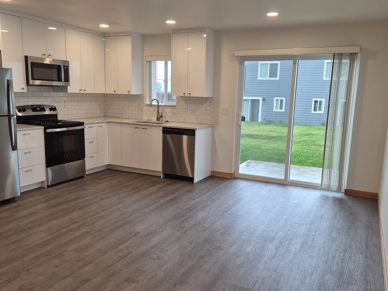 2 bed, 1.5 bath, 1000 sqft, $1,950 — Photo 2