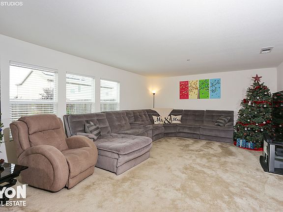 3rd image of 1260 Tamarisk Dr