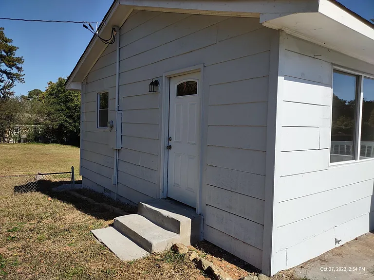 1020 S Main St NE — Photo 13