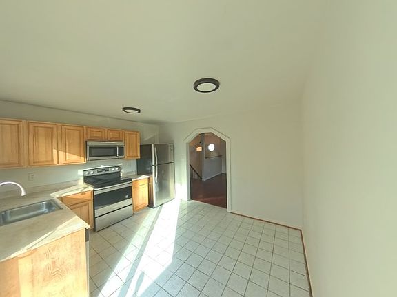 2nd image of 922 11th St